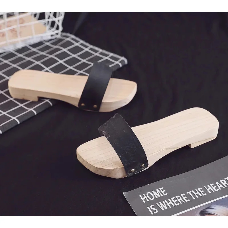 Jemma Leong Anime giapponese S - Geta Wooden Sandal recensione e prezzo